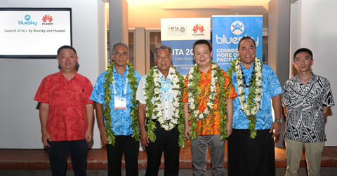 The Prime Minister of Cook Islands officiating the launch of Bluesky-Huawei 4.5G LTE-Advanced network solution with key representatives from both organisations.