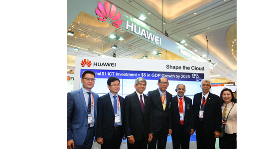Lim Chee Siong - CMSO of Huawei Southern Pacific, Lei Hui – CEO of Huawei Singapore, Dr. Yaacob Ibrahim – Minister of Communications and Information, at the Huawei eco-Connect with attending Ministers from Brunei and Myanmar 