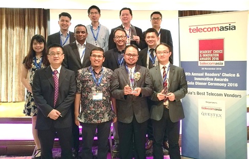 Huawei celebrating the win with XL Axiata at Telecom Asia Readers’ Choice and Innovation Awards ceremony.